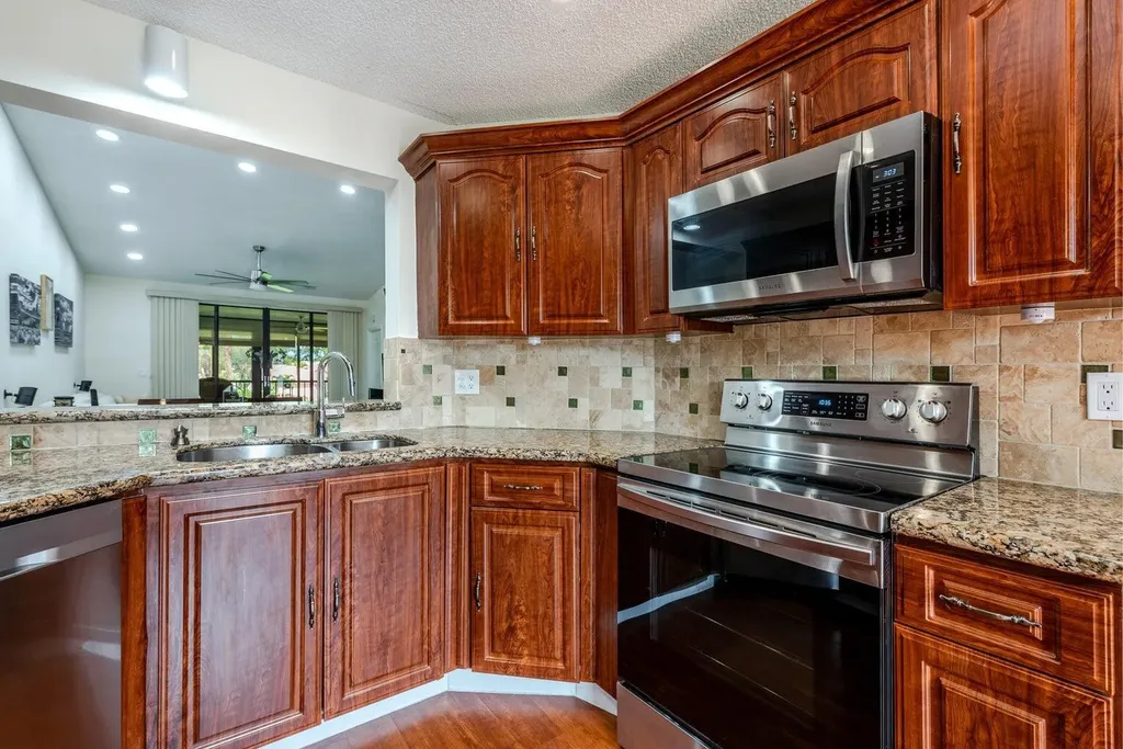7599 Glendevon Lane Delray Beach FL 33446