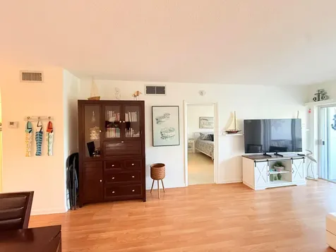 470 Paradise Isle Boulevard Hallandale Beach FL 33009