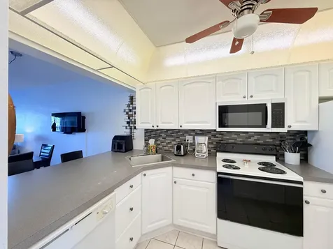 470 Paradise Isle Boulevard Hallandale Beach FL 33009