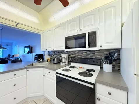 470 Paradise Isle Boulevard Hallandale Beach FL 33009