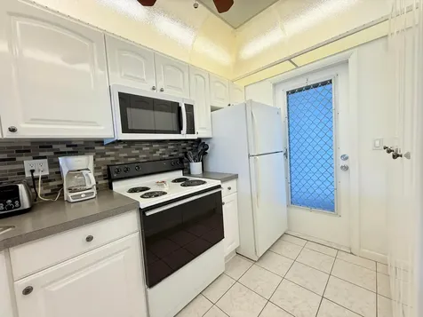 470 Paradise Isle Boulevard Hallandale Beach FL 33009
