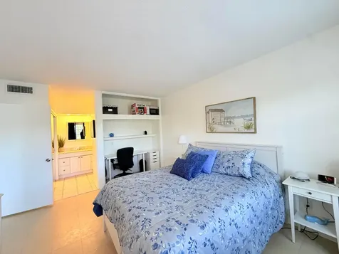 470 Paradise Isle Boulevard Hallandale Beach FL 33009