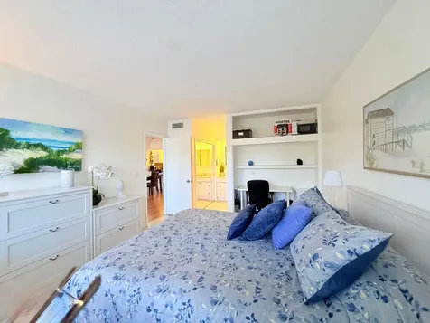 470 Paradise Isle Boulevard Hallandale Beach FL 33009