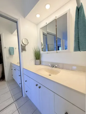470 Paradise Isle Boulevard Hallandale Beach FL 33009
