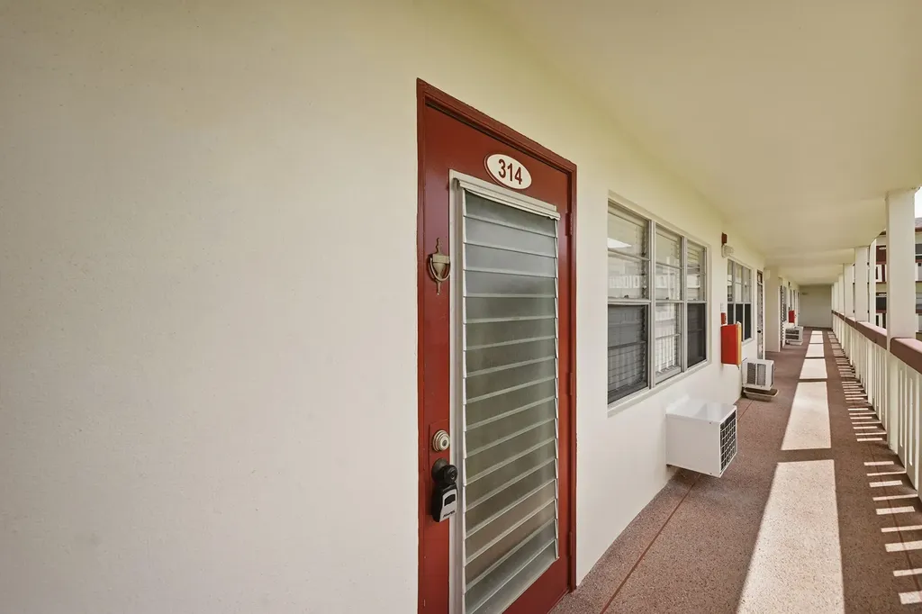 314 Brighton Boca Raton FL 33434