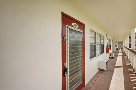 314 Brighton Boca Raton FL 33434