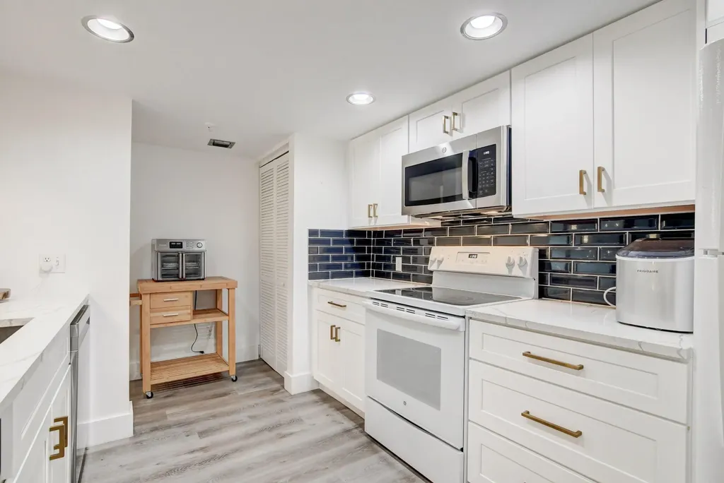 1915 Lavers Circle Delray Beach FL 33444