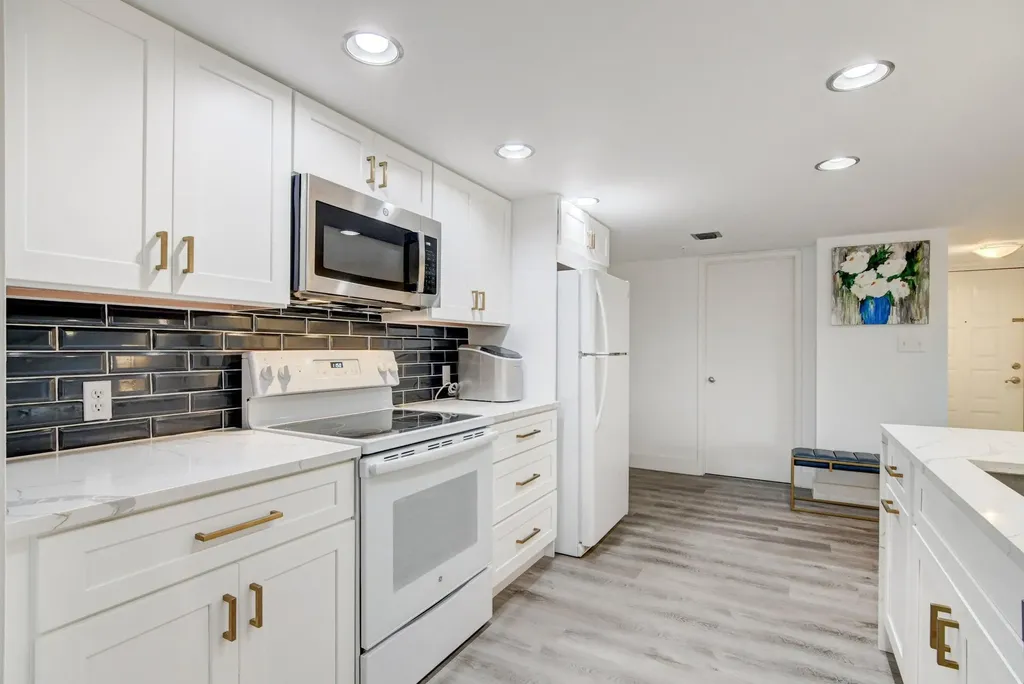 1915 Lavers Circle Delray Beach FL 33444