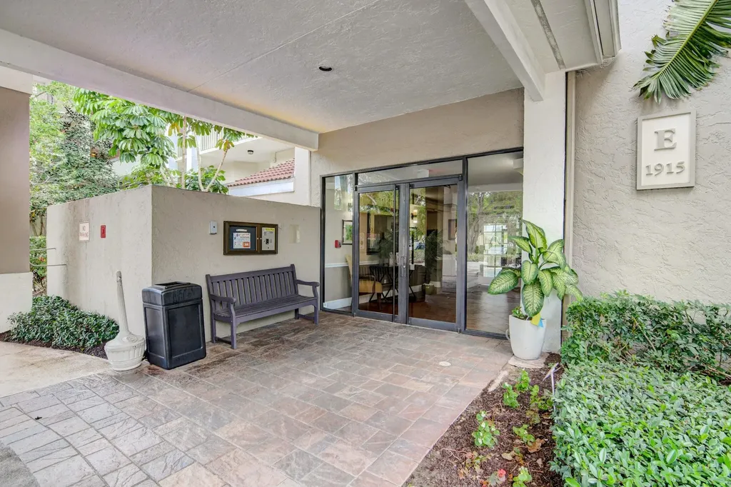 1915 Lavers Circle Delray Beach FL 33444