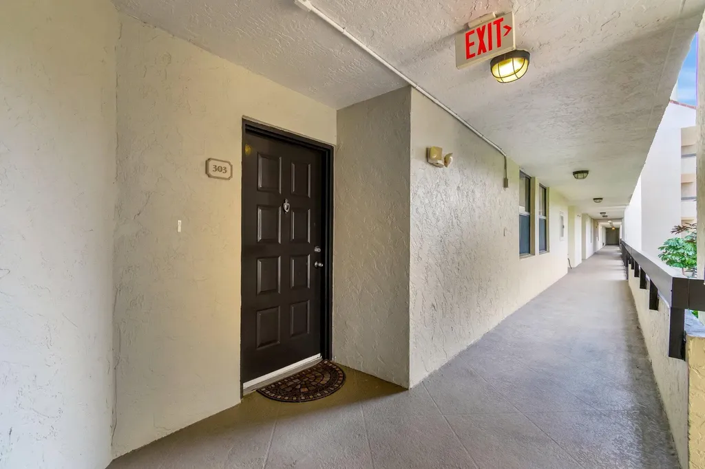 1915 Lavers Circle Delray Beach FL 33444