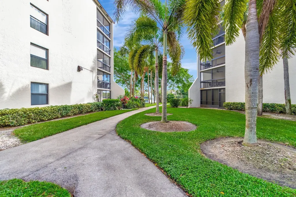 1915 Lavers Circle Delray Beach FL 33444