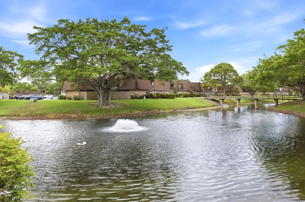 1807 18th Lane Palm Beach Gardens FL 33418