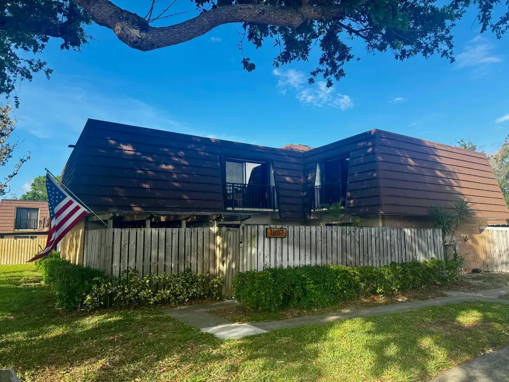 1807 18th Lane Palm Beach Gardens FL 33418