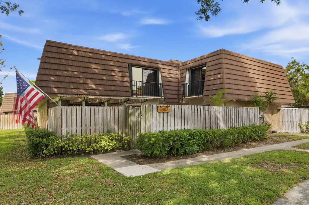 1807 18th Lane Palm Beach Gardens FL 33418