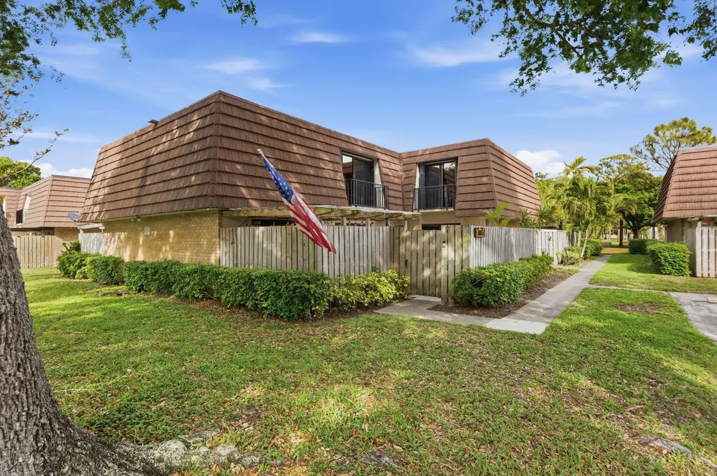 1807 18th Lane Palm Beach Gardens FL 33418