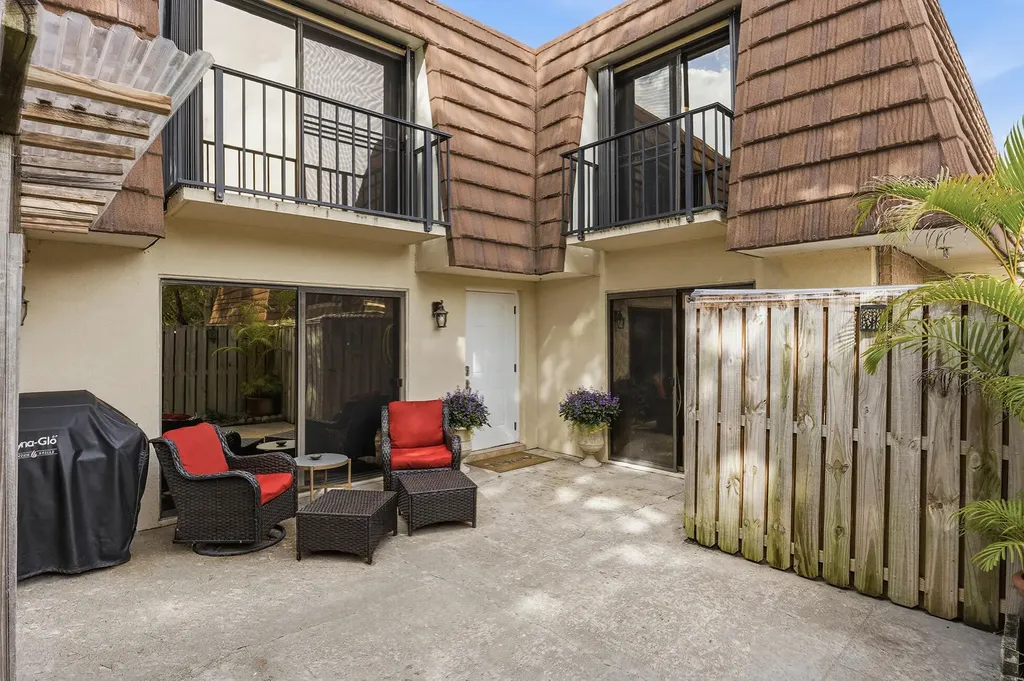 1807 18th Lane Palm Beach Gardens FL 33418