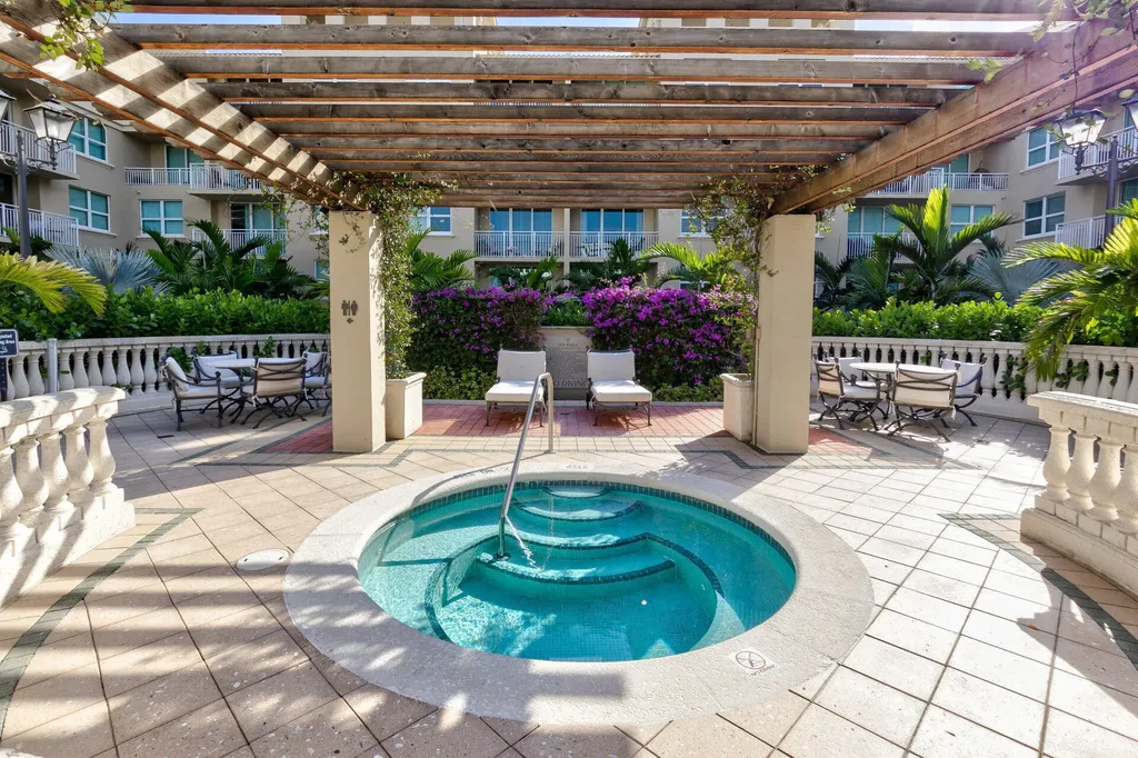 99 SE Mizner Boulevard Boca Raton FL 33432