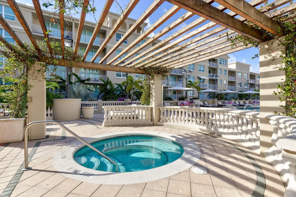 99 SE Mizner Boulevard Boca Raton FL 33432