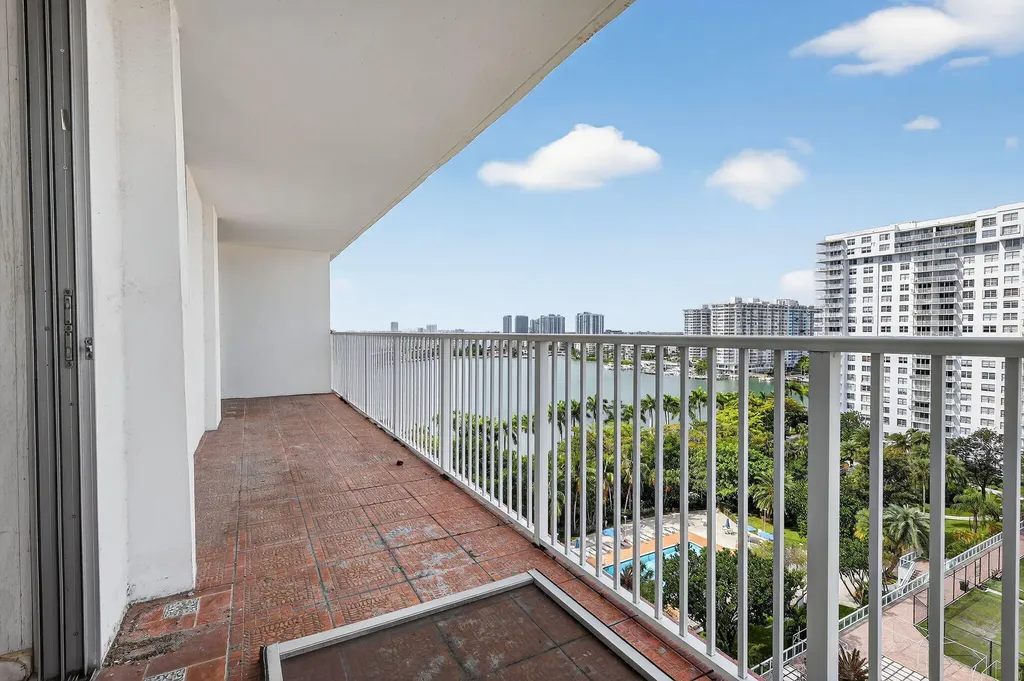 2851 NE 183rd Street Aventura FL 33160
