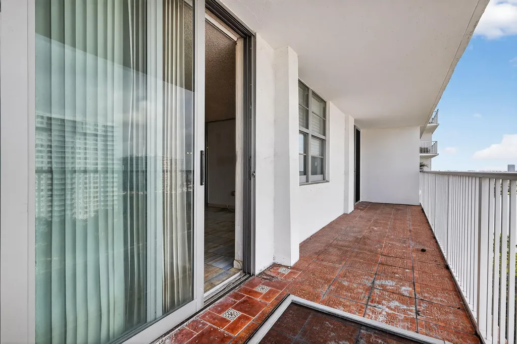 2851 NE 183rd Street Aventura FL 33160