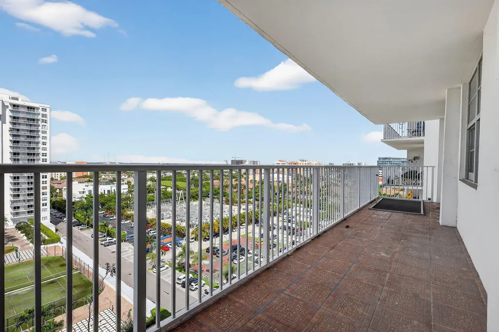 2851 NE 183rd Street Aventura FL 33160