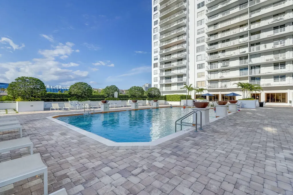 2851 NE 183rd Street Aventura FL 33160
