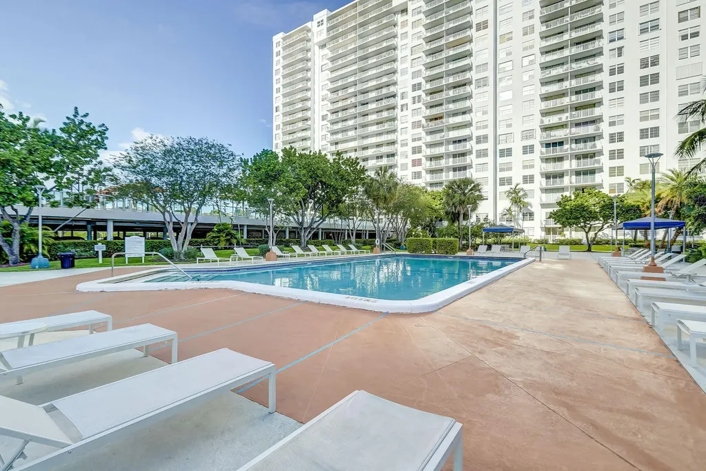 2851 NE 183rd Street Aventura FL 33160
