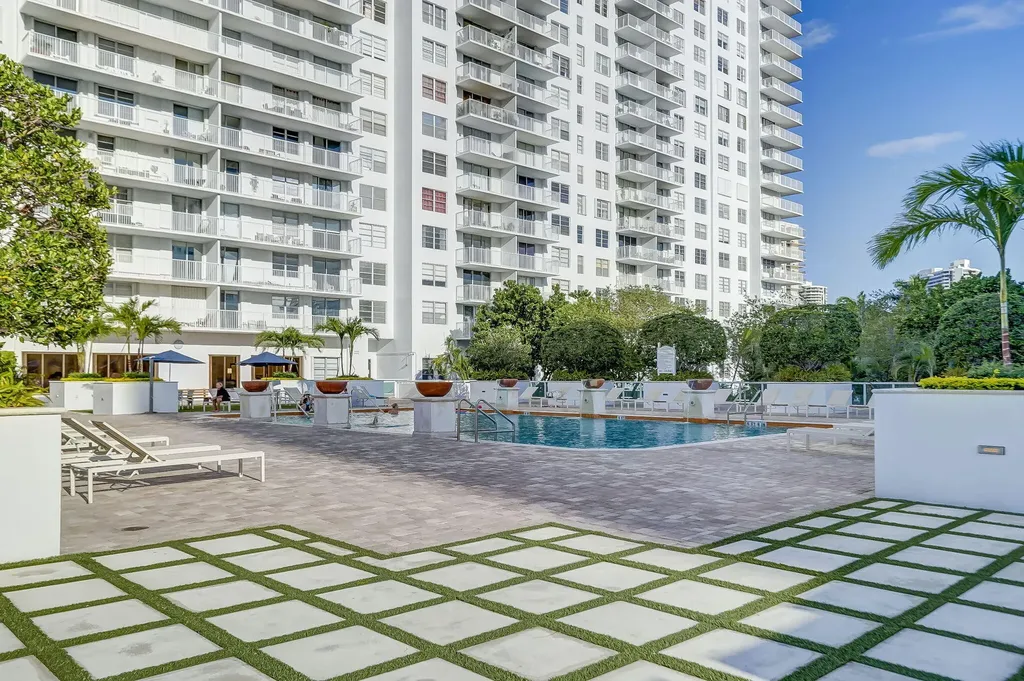 2851 NE 183rd Street Aventura FL 33160