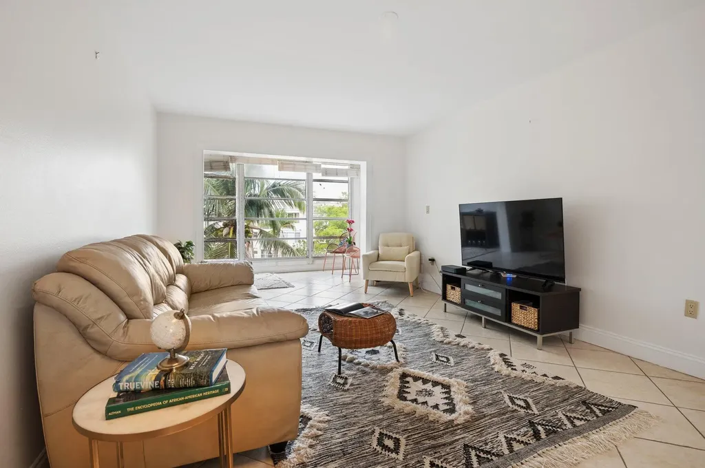 8305 Sunrise Lakes Boulevard Sunrise FL 33322