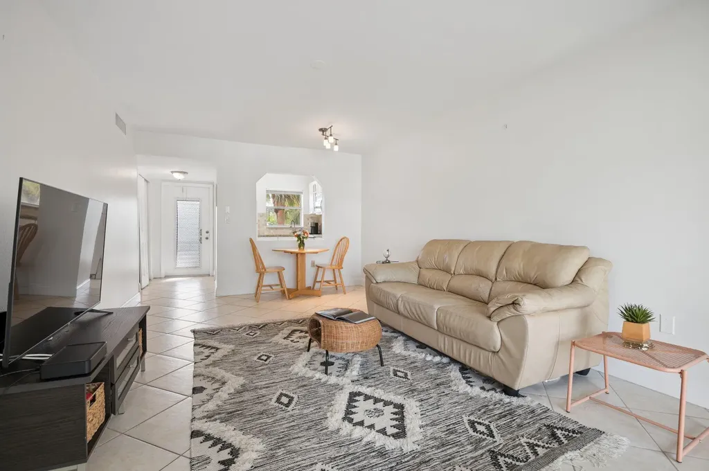8305 Sunrise Lakes Boulevard Sunrise FL 33322