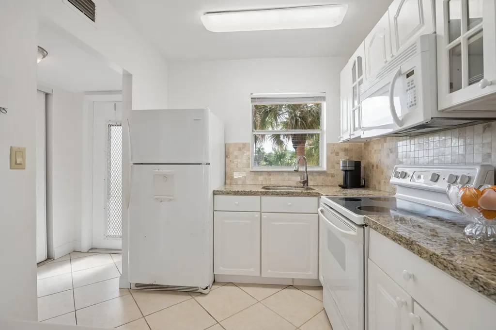 8305 Sunrise Lakes Boulevard Sunrise FL 33322