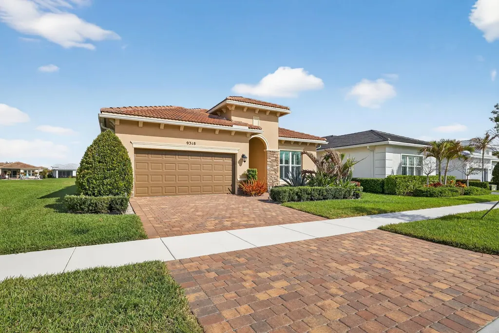 9318 SW Miracoli Way Port St Lucie FL 34987