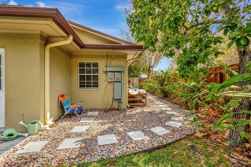 227 NE 12th Street Delray Beach FL 33444