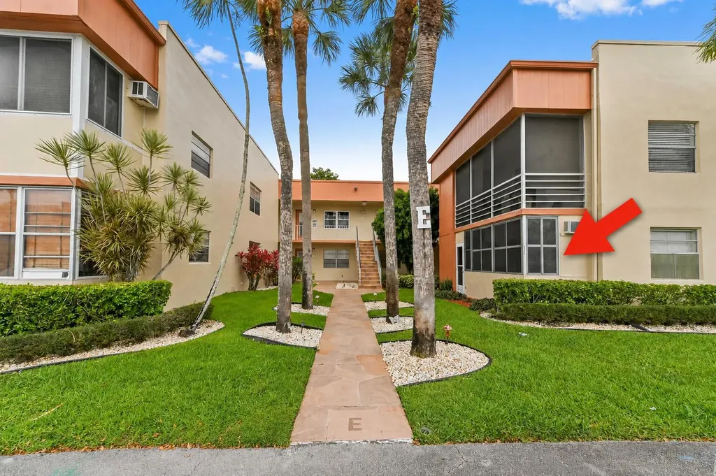 211 Piedmont E Delray Beach FL 33484