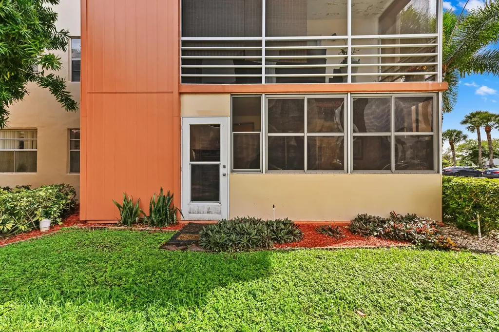 211 Piedmont E Delray Beach FL 33484