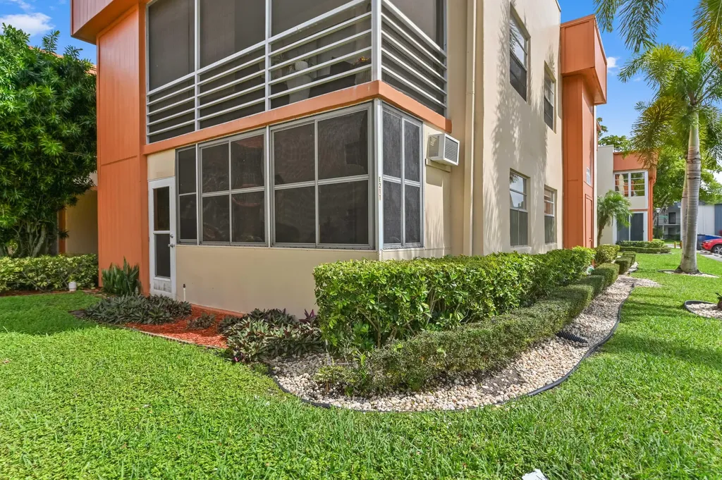 211 Piedmont E Delray Beach FL 33484