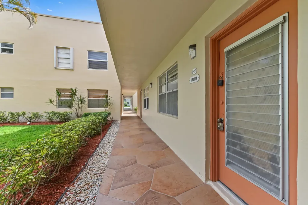 211 Piedmont E Delray Beach FL 33484