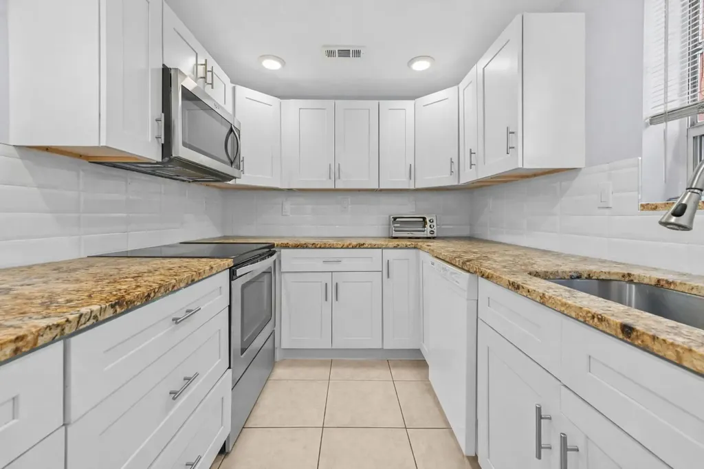 211 Piedmont E Delray Beach FL 33484