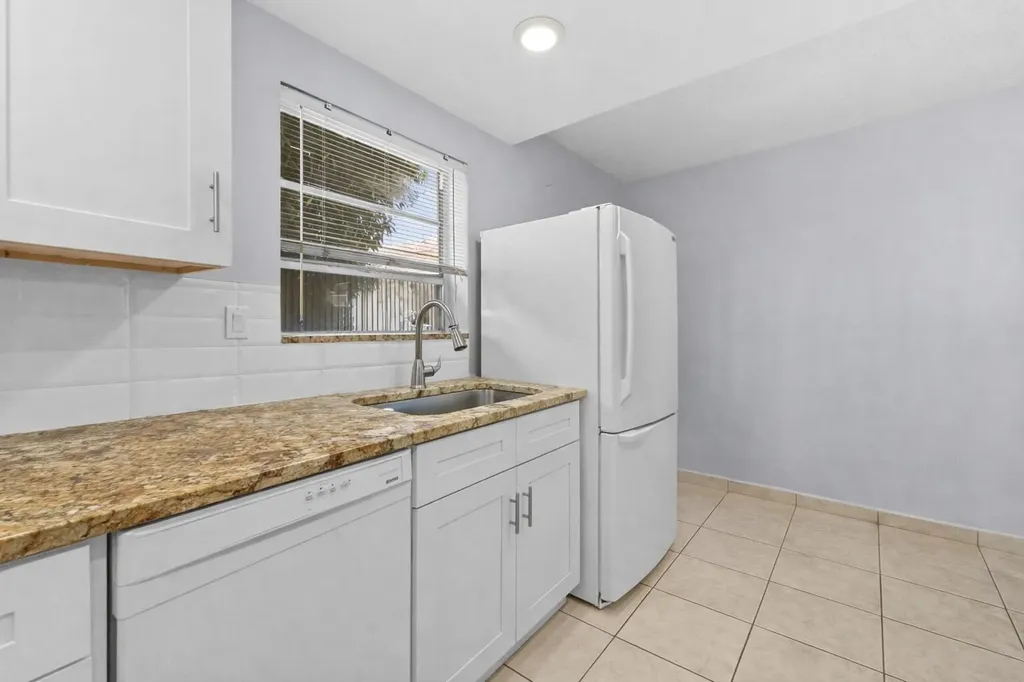 211 Piedmont E Delray Beach FL 33484