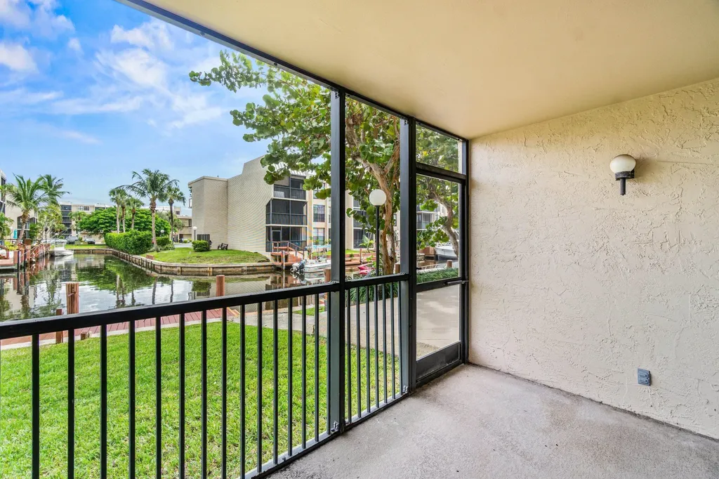 17 Royal Palm Way Boca Raton FL 33432