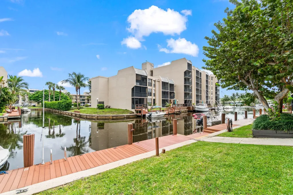17 Royal Palm Way Boca Raton FL 33432
