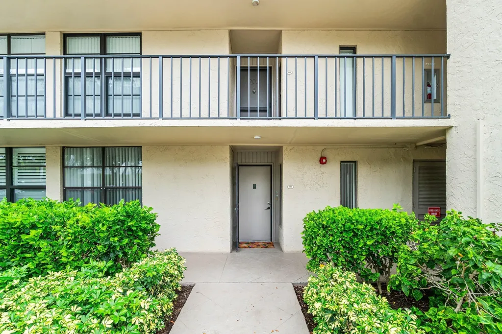 17 Royal Palm Way Boca Raton FL 33432