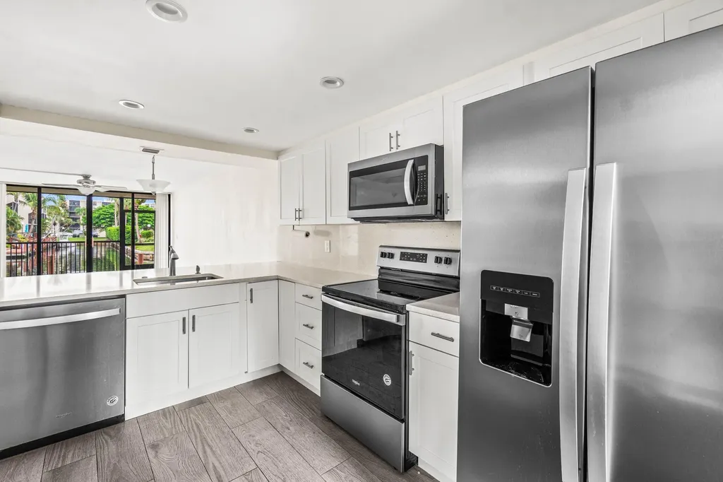 17 Royal Palm Way Boca Raton FL 33432