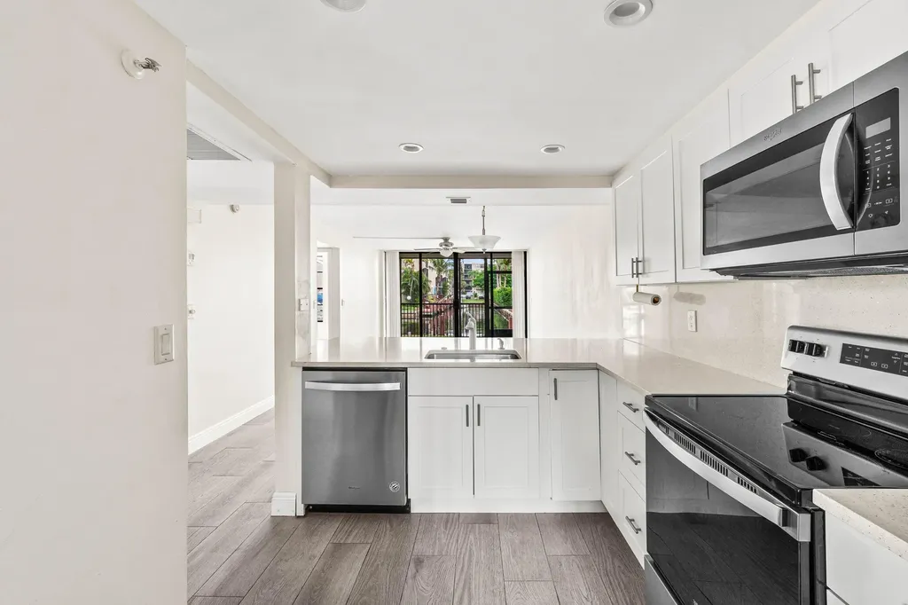 17 Royal Palm Way Boca Raton FL 33432