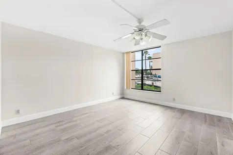 17 Royal Palm Way Boca Raton FL 33432