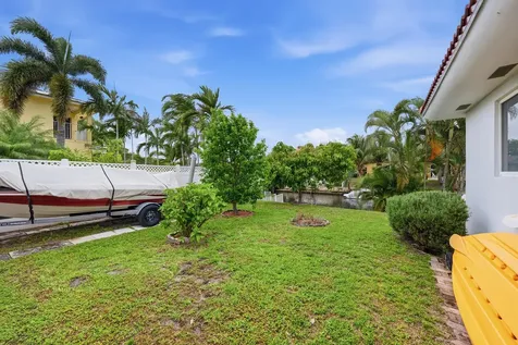 2211 NE 32nd Street Lighthouse Point FL 33064