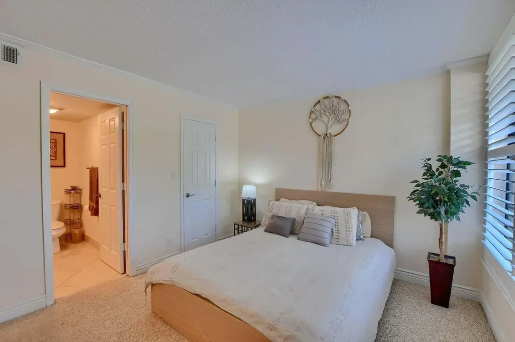 3 Royal Palm Way Boca Raton FL 33432