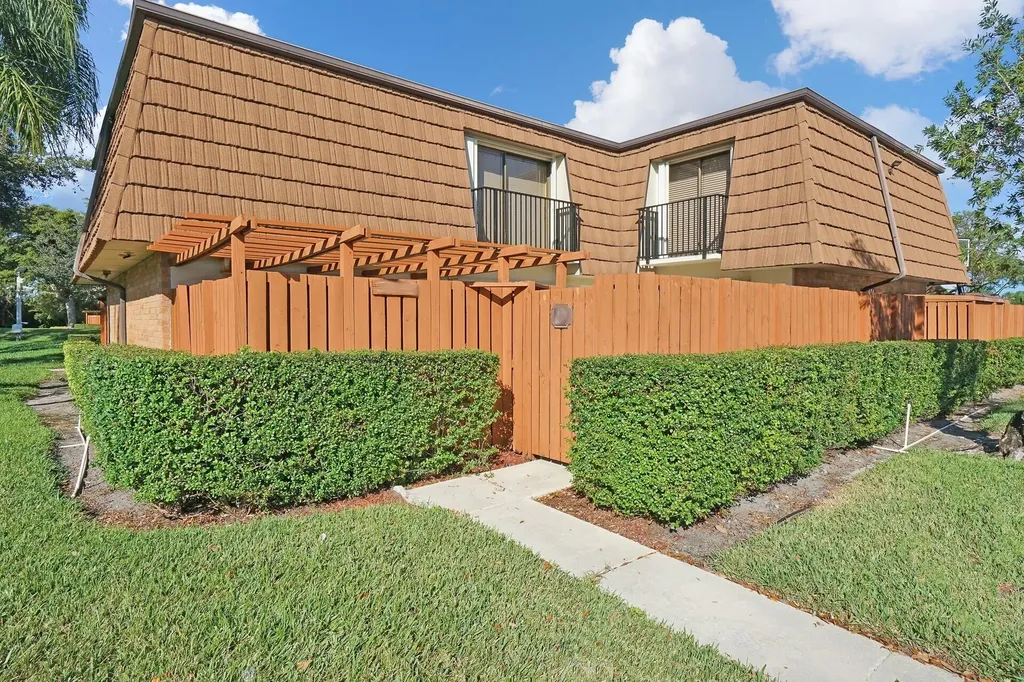 9111 SW 20th Street Davie FL 33324