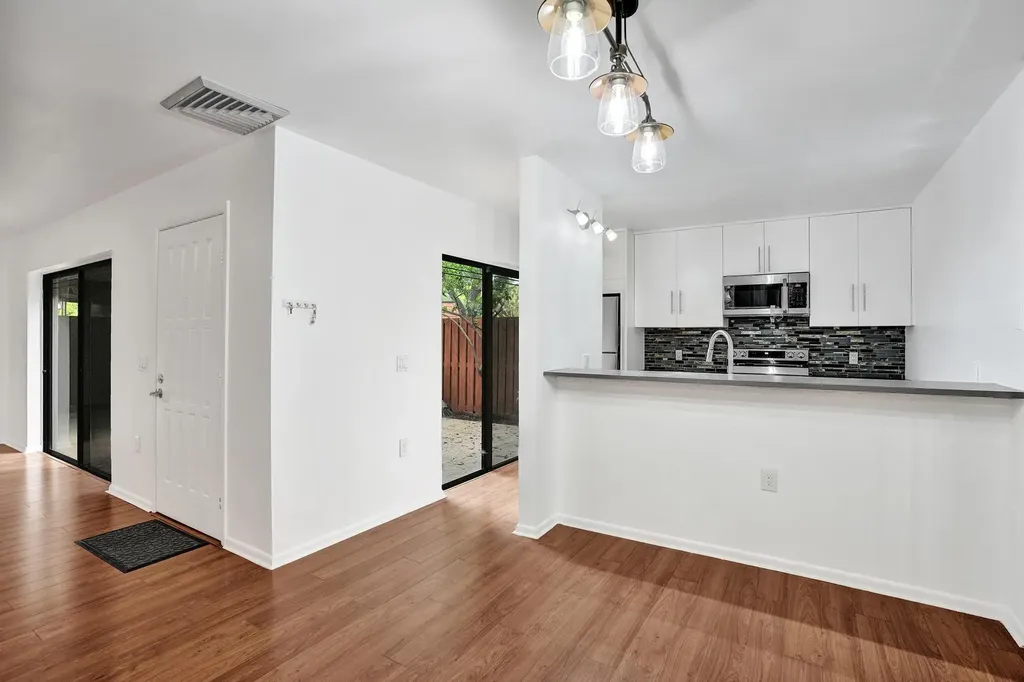 9111 SW 20th Street Davie FL 33324