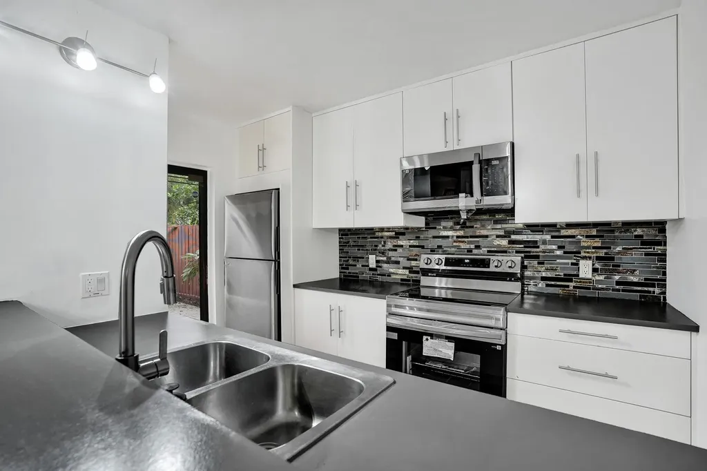 9111 SW 20th Street Davie FL 33324